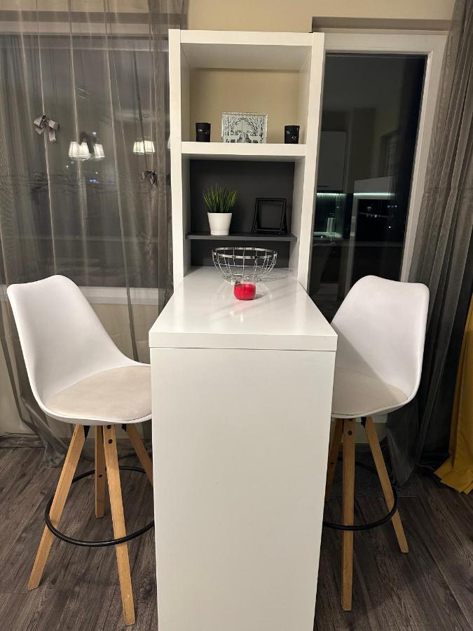 Uni Time Apartment By Lmg Szófia Kültér fotó